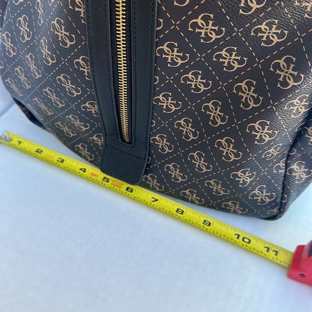 New GUESS Large Logo Travel bag